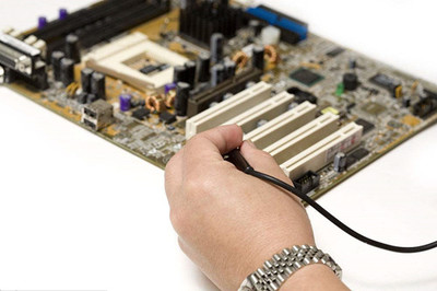 電腦黑屏的常見原因及維修費用解析